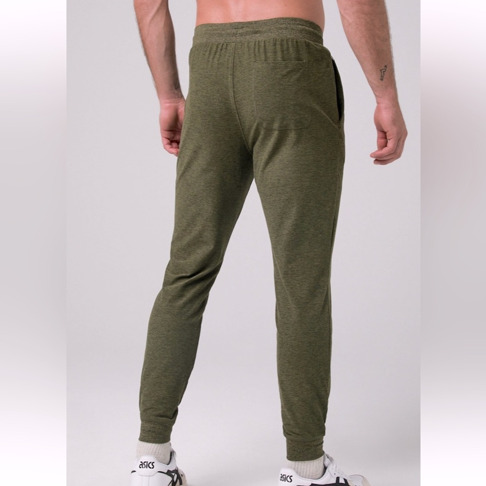 Fabletics Men’s NWOT The One Jogger, Cloud Jersey, Medium, Military Green